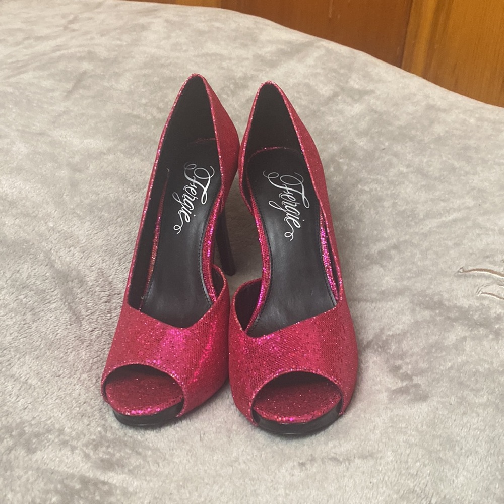Pink heels - Picture 2 of 3